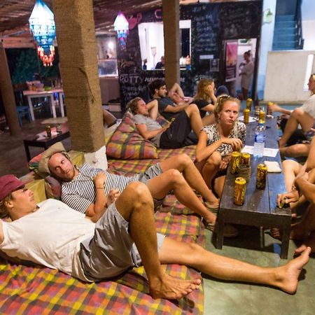 Cheeky Monkey Surf Camp Hotel เวลิกามา ภายนอก รูปภาพ