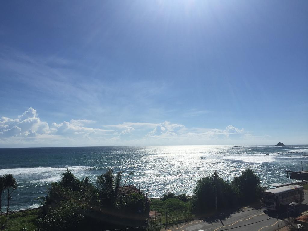Cheeky Monkey Surf Camp Hotel เวลิกามา ภายนอก รูปภาพ