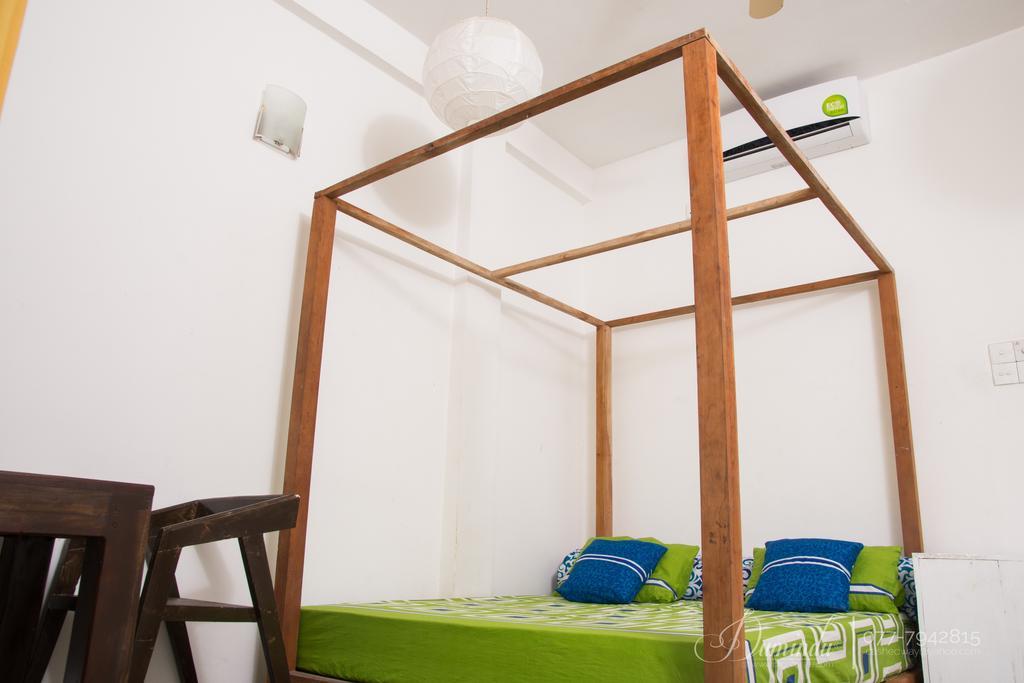 Cheeky Monkey Surf Camp Hotel เวลิกามา ภายนอก รูปภาพ