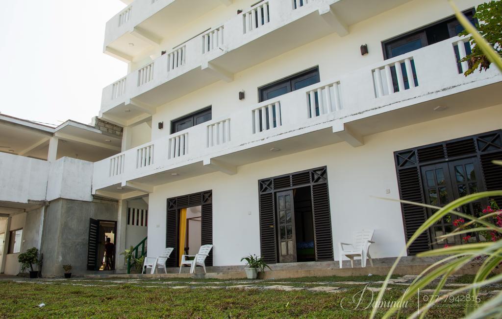Cheeky Monkey Surf Camp Hotel เวลิกามา ภายนอก รูปภาพ