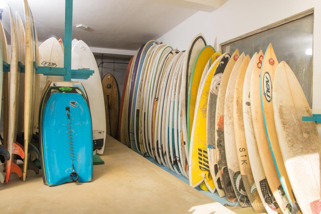 Cheeky Monkey Surf Camp Hotel เวลิกามา ภายนอก รูปภาพ