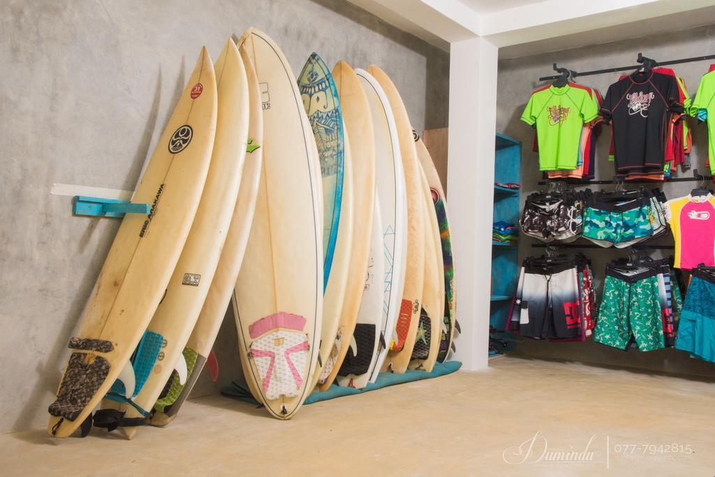 Cheeky Monkey Surf Camp Hotel เวลิกามา ภายนอก รูปภาพ