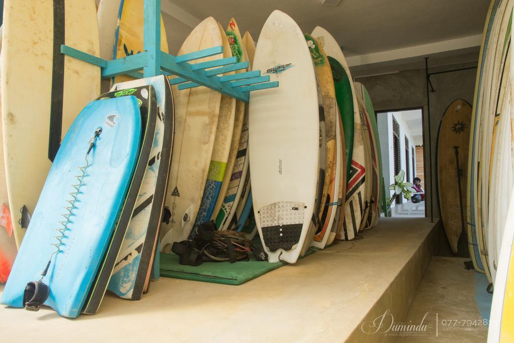 Cheeky Monkey Surf Camp Hotel เวลิกามา ภายนอก รูปภาพ
