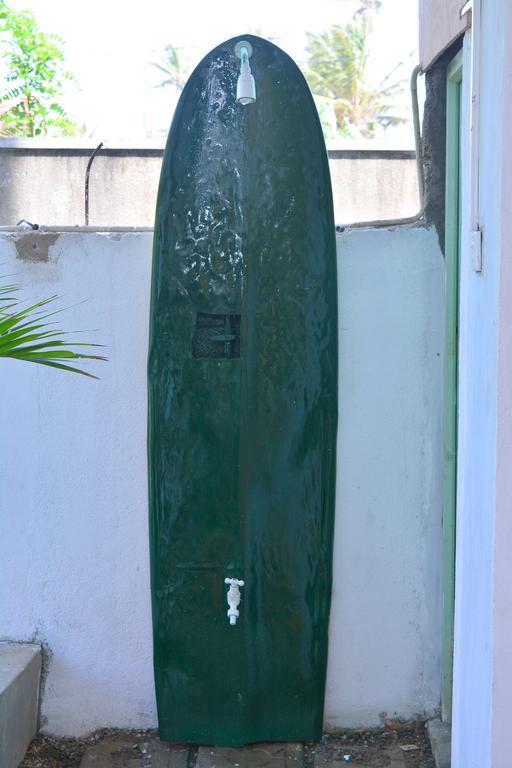 Cheeky Monkey Surf Camp Hotel เวลิกามา ภายนอก รูปภาพ