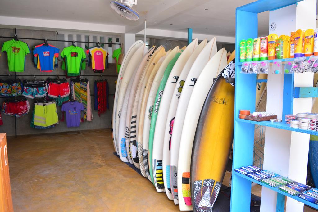 Cheeky Monkey Surf Camp Hotel เวลิกามา ภายนอก รูปภาพ