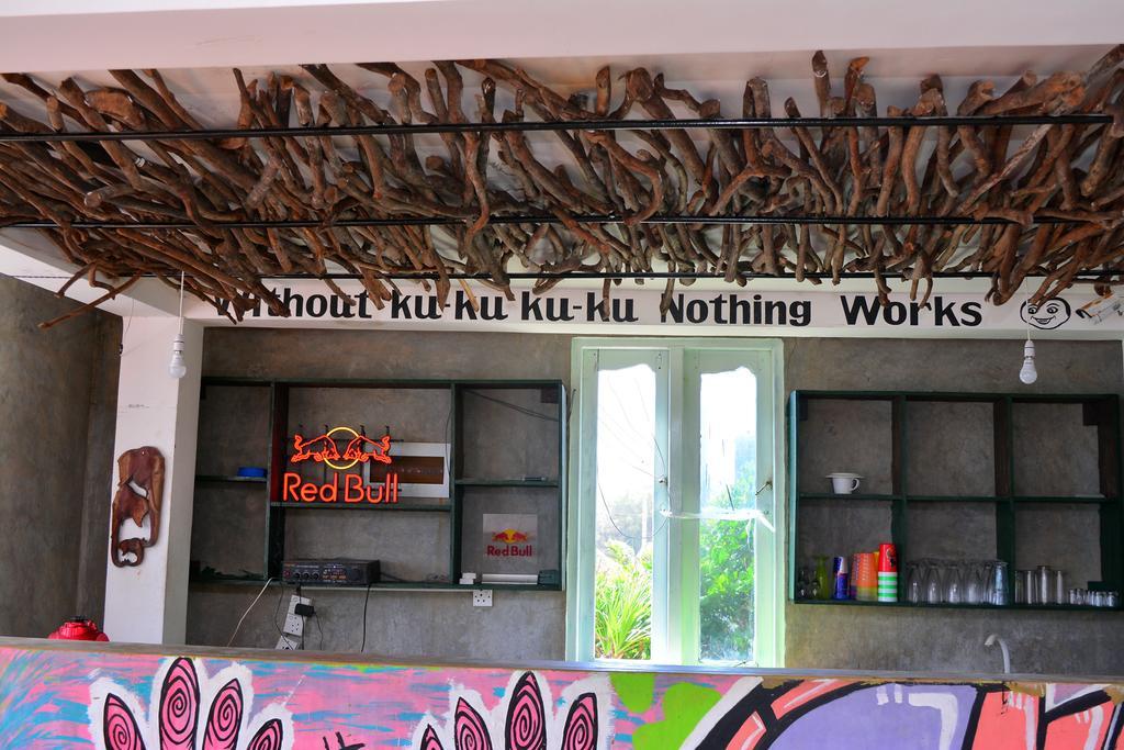 Cheeky Monkey Surf Camp Hotel เวลิกามา ภายนอก รูปภาพ