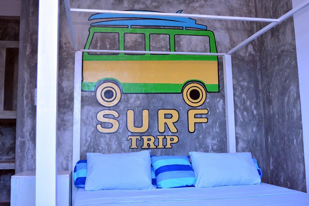 Cheeky Monkey Surf Camp Hotel เวลิกามา ภายนอก รูปภาพ