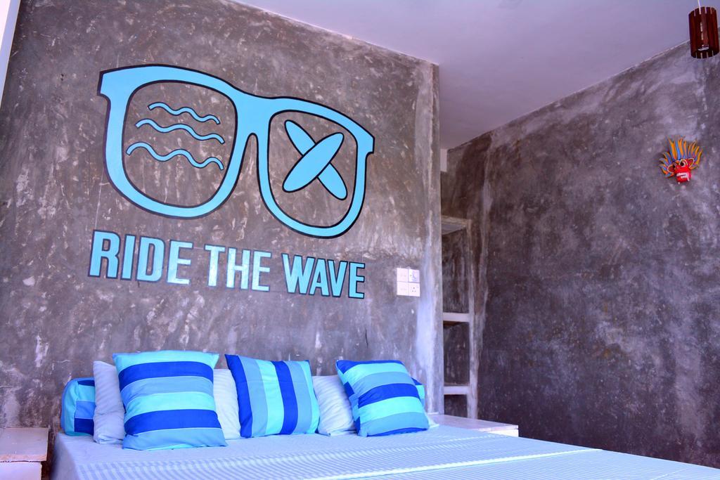 Cheeky Monkey Surf Camp Hotel เวลิกามา ภายนอก รูปภาพ