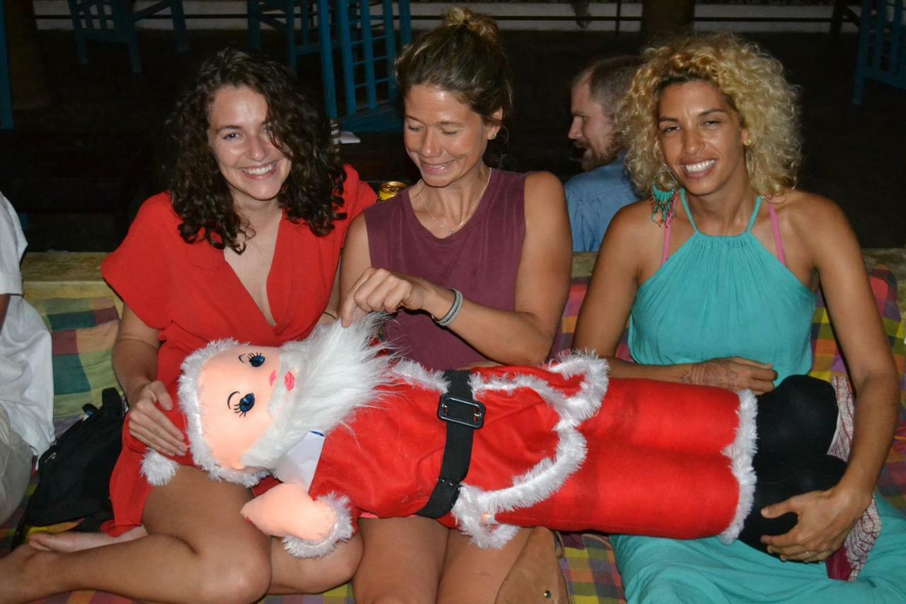 Cheeky Monkey Surf Camp Hotel เวลิกามา ภายนอก รูปภาพ